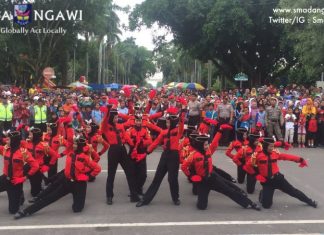 Pleton Inti Menjadi Petugas Penyambutan Menpora