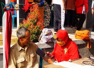 Gerakan Ngawi Sehat dan Bazaar Pakaian Murah di Baksos Smadangawi 2017