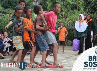 Keseruan Permainan Pesta Rakyat di Baksos Smada 2018