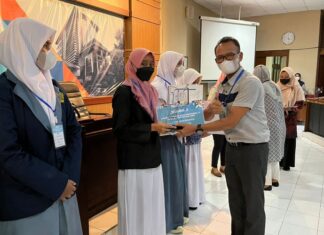 Zahwa Argia Raih Juara 3 Lomba Menulis Esai Tingkat Nasional di UNS Surakarta