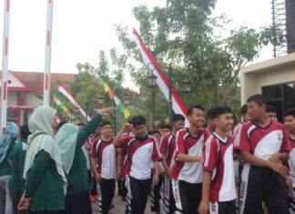 Semarak ! Jalan Sehat Berhadiah dan Potong Tumpeng Bersama dalam Rangka Peringatan Hut Ke-61 Smada Ngawi